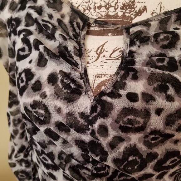 2 for $25 Women's INC Black/Gray Top - Picture 2 of 8